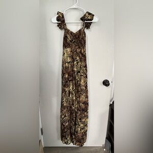 Maxi dress with side sleeves